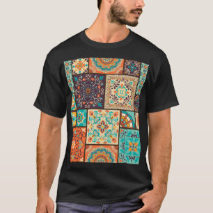 Farbenfrohe Patchwork-Kachel: Islamische Motive. T-Shirt