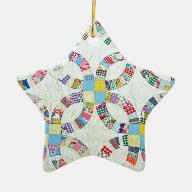 Farbenfrohe Patchwork-Steppdecke Keramik Ornament (Vorne)