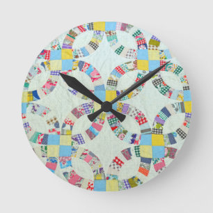 Farbenfrohe Patchwork-Steppdecke Runde Wanduhr