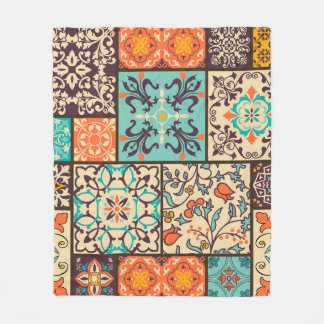 Farbenfrohe Patchwork-Tile: Motive der islamischen Fleecedecke