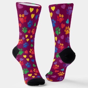 Farbenfrohe Pfotenabdrücke und Herz Crew Socken