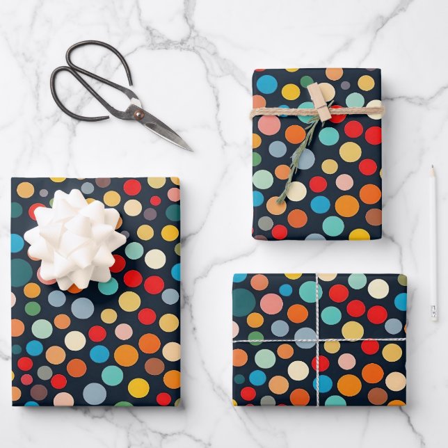 Farbenfrohe Polka Punkte auf dunklem Hintergrund Geschenkpapier Set (Vorderseite)