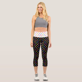 Farbenfrohe Polka Punkte auf Weiß und Schwarz Capri Leggings