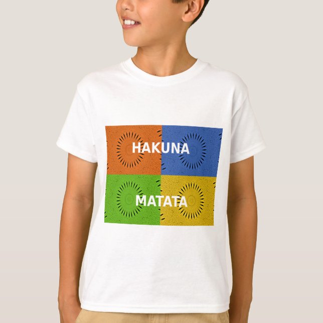 Farbenfrohe Pop Art Collage & "Hakuna Matata" Nach T-Shirt (Vorderseite)