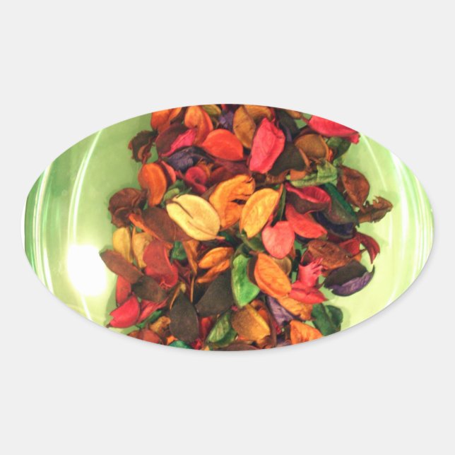 Farbenfrohe Potpourri: Ein sanftes Display Ovaler Aufkleber (Vorderseite)