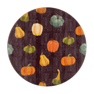 Farbenfrohe Pumpkins: dunkle Herbsteleganz. Schneidebrett