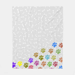 Farbenfrohe Puppy-Paw-Prints und Knochen leicht gr Fleecedecke