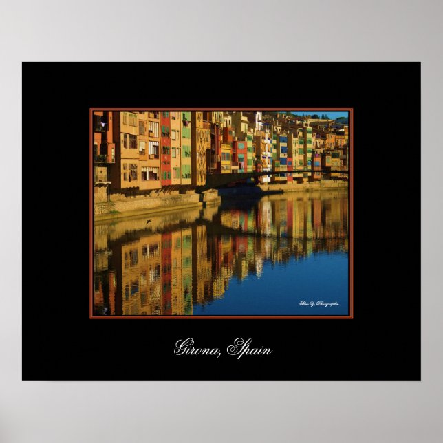 Farbenfrohe Reflektionen in Girona, Spanien Poster (Vorne)