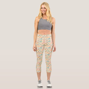 Farbenfrohe Regenbogen- und Diamantenmuster Capri Leggings