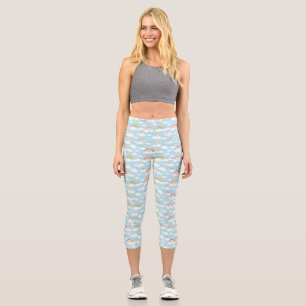 Farbenfrohe Regenbogen und Wolken Capri Leggings