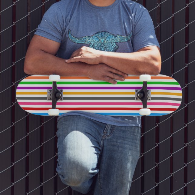 Farbenfrohe Regenbogenstreifen-Linien-Design - Wei Skateboard (Außenbereich 3)