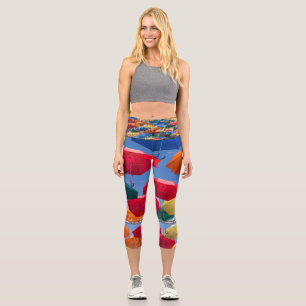 Farbenfrohe Regenschirme in himmelblau-orange rot Capri Leggings