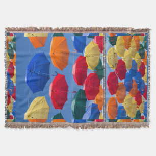 Farbenfrohe Regenschirme in himmelblau-orange rot Decke