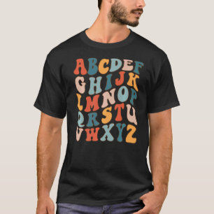Farbenfrohe Retro-Alphabete für Kindergartenlehrer T-Shirt