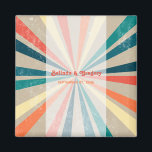 Farbenfrohe Retro-Rainbow-Sonnenbrust-Hochzeit Magnet<br><div class="desc">Ein wunderschönes 70er Jahre inspiriertes Retro-Regenbogen-Sonnenburstdesign. Eine minimalistisch Vintage Gastgeschenk Hochzeit mit groben Mustern und Retro-Farbpalette für alle,  die Lieben Streifen Muster,  Retro-Farbpalette bedrückte Designs etc. Auch die passenden Hochzeitseinladungen und andere Schreibwaren sind verfügbar.</div>