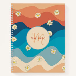 Farbenfrohe Retro Waves & Daisis Muster Monogramm Notizbuch