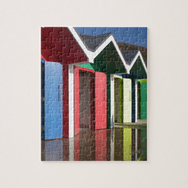 Farbenfrohe, rot-gelbe Hütten | Kabinen Puzzle (Vertikal)