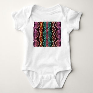 Farbenfrohe Schlangenhaut, Tierdruck. Baby Strampler