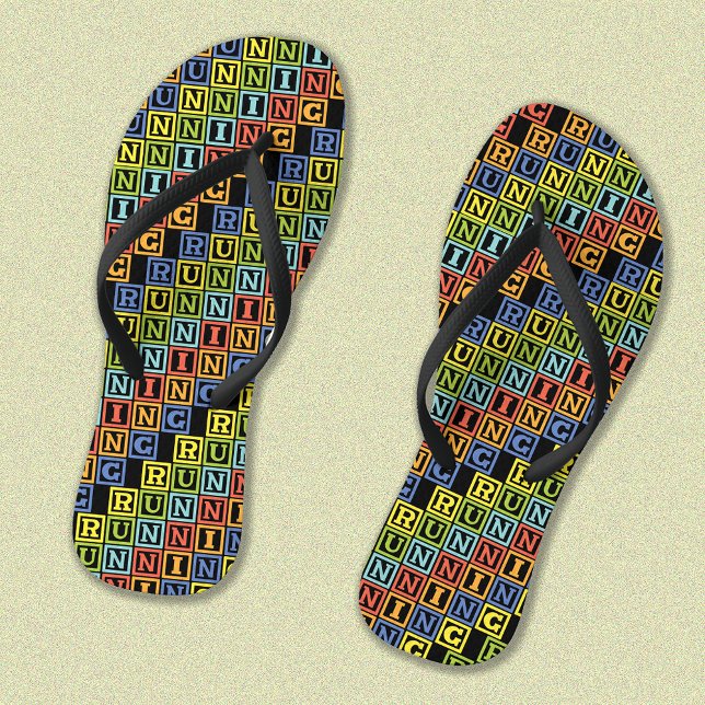 Farbenfrohe Schriftzeichen Flip Flops (Showing narrow black straps)