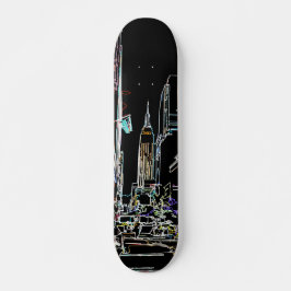 Farbenfrohe Skyline in Manhattan Skateboard