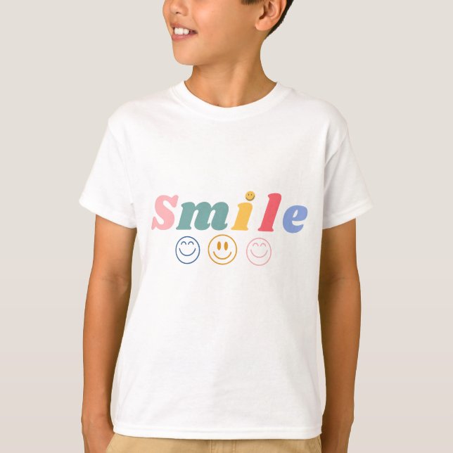 Farbenfrohe Smile Typografie-T - Shirt (Vorderseite)