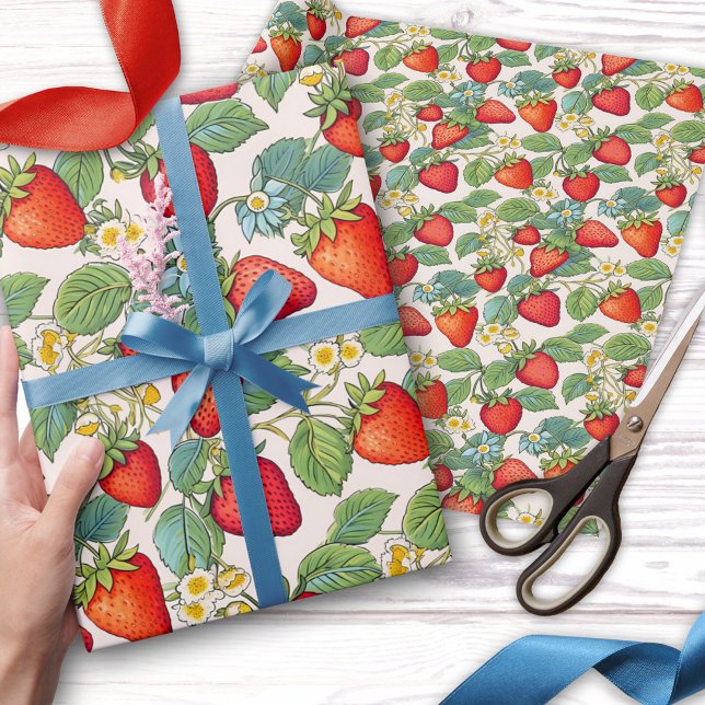 Farbenfrohe Sommer-Erdbeeren Muster Geschenkpapier (Wrapping paper featuring a colorful pattern with strawberries)