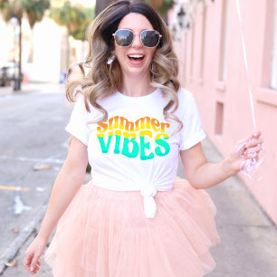 Farbenfrohe Sommerfarben heizen flüssige Buchstabe T-Shirt