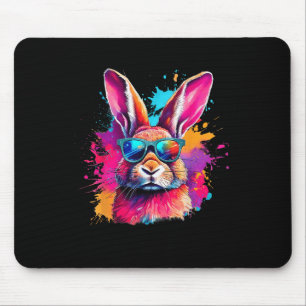 Farbenfrohe Sonnenkulisse mit glänzenden Osterferi Mousepad