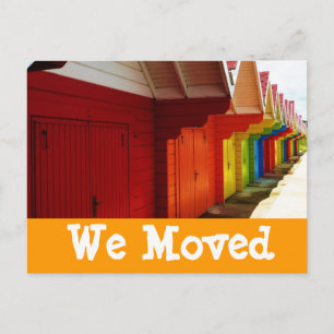 Farbenfrohe Strandhäuser, die wir umgezogen haben, Ankündigungspostkarte