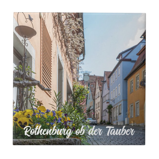 Farbenfrohe Straße in Rothenburg ob der Tauber Fliese (Vorderseite)