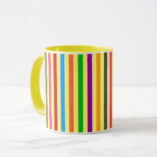 Farbenfrohe Streifen auf gelbem Musterdesign Tasse