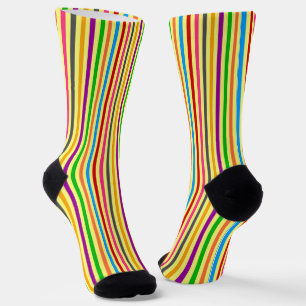 Farbenfrohe Streifen auf orangem Musterdesign Socken