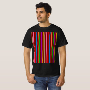 Farbenfrohe Streifen auf rotem Musterdesign T-Shirt