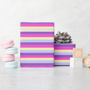 Farbenfrohe Streifen mit Monogramm-Schriftzug Geschenkpapier