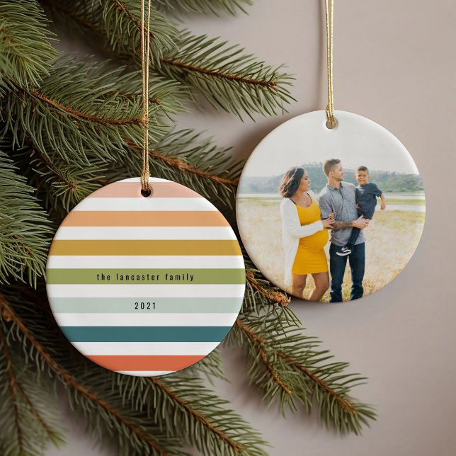 Farbenfrohe Streifen nach Kundenwunsch Foto Keramik Ornament (Colorful stripes family name, year, and photo ornament.)