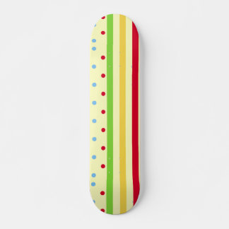 Farbenfrohe Strip- und Polka-Dots-Skateboard Skateboard