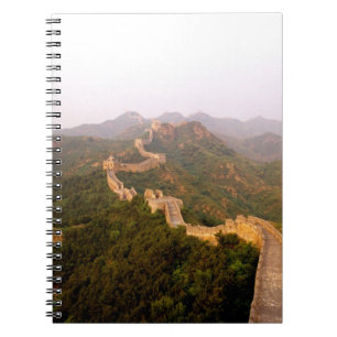 Farbenfrohe Szene an der großen Mauer Chinas in Notizblock