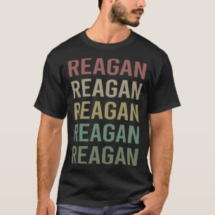 Farbenfrohe Textkunst - Reagan Name T-Shirt