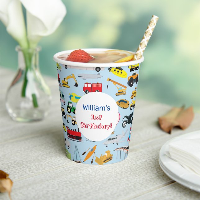 Farbenfrohe Transportmittel & Fahrzeuge Name der K Pappbecher (In Situ)