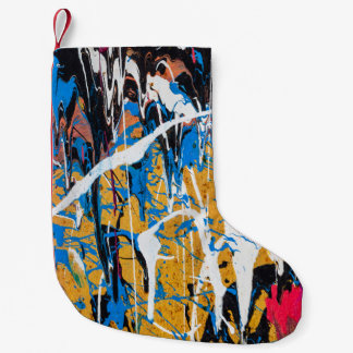 Farbenfrohe Tropffarbe: Graffiti-Wand. Kleiner Weihnachtsstrumpf