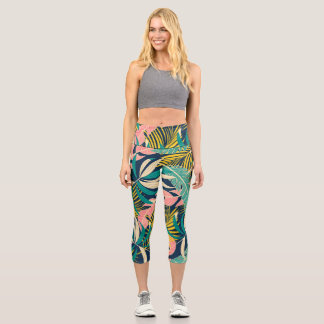 Farbenfrohe tropische Blätter: Sommermuster. Capri Leggings