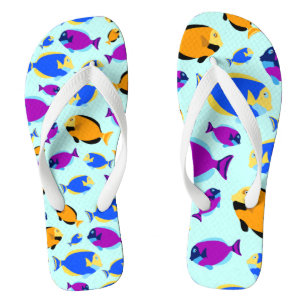 Farbenfrohe tropische Fischmuster im Blauen Meer Flip Flops
