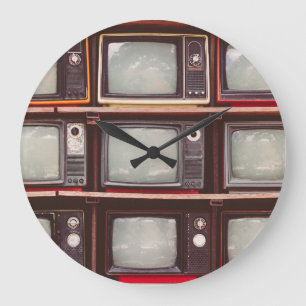 Farbenfrohe Vintage TVs, Coffee Shop. Große Wanduhr