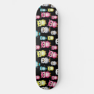 Farbenfrohe Vögel Schwarzes Hintergrundmuster Skateboard