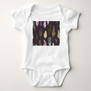 Farbenfrohe Vogelfedern Wasserfarbenmuster Baby Strampler