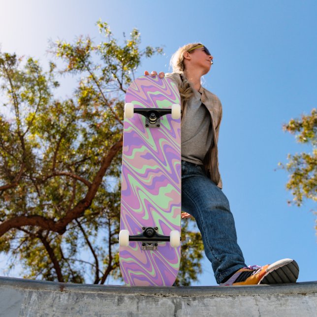 Farbenfrohe Waves Skateboard (Außenbereich 1)