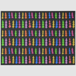 Farbenfrohe Weihnachtsbäume auf schwarz Seidenpapier