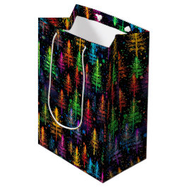 Farbenfrohe Weihnachtsbaumglühen im Dunkelwald Mittlere Geschenktüte