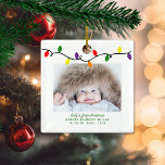 Farbenfrohe Weihnachtsleuchten des Babys Keramikornament<br><div class="desc">Das farbenfrohe Baby's First Christmas Lights Fotos Keramik Ornament ist die perfekte Wahl für die erste Weihnachtsfeier des Babys! Niedliche, moderne und dennoch rustikale Weihnachtsfeiertage Foto Square Ornamente mit bezaubernden kleinen Retro-Weihnachtsbeleuchtung und moderner Typografie. Fügen Sie Ihr Lieblings-Foto für den perfekten Ornament! Bitte kontaktieren Sie uns unter cedarandstring@gmail.com , wenn...</div>