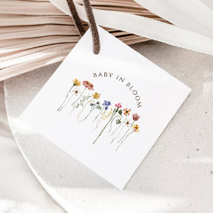 Farbenfrohe Wildblume Baby in Blütendusche Geschenkanhänger